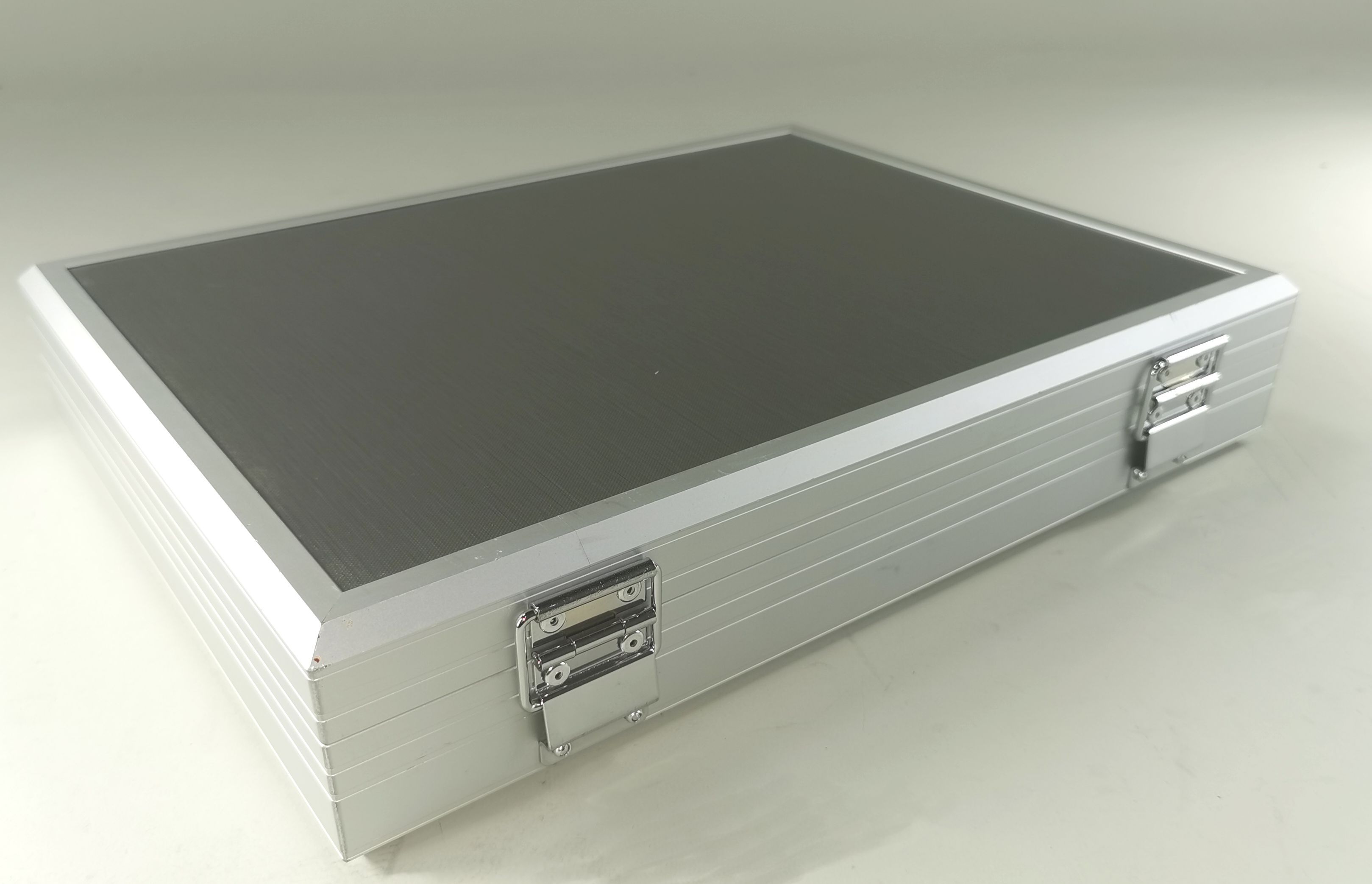 SOLID-LITE KASSETTE 2 Aluminium-Koffer silber