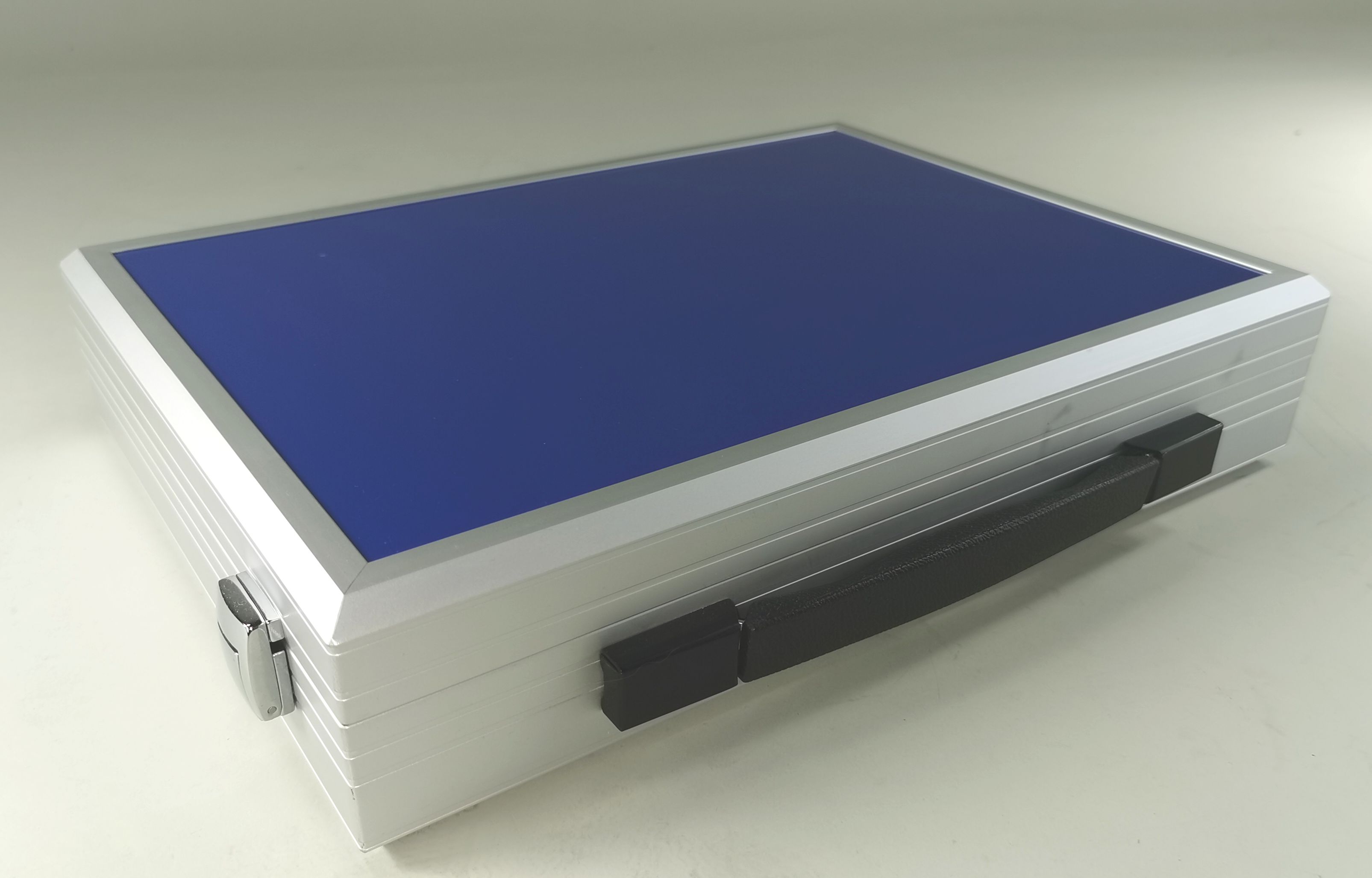SOLID-LITE KASSETTE 3 Aluminium-Koffer blau