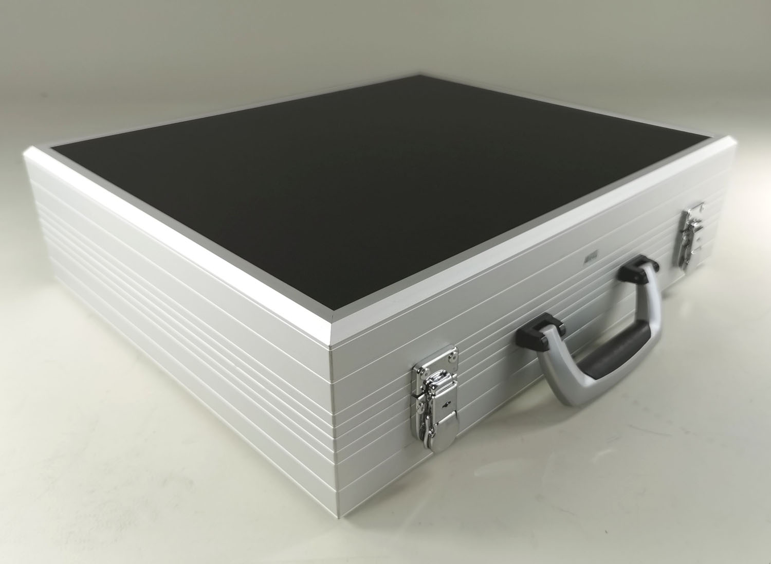 SOLID-LITE KASSETTE Aluminium-Koffer schwarz